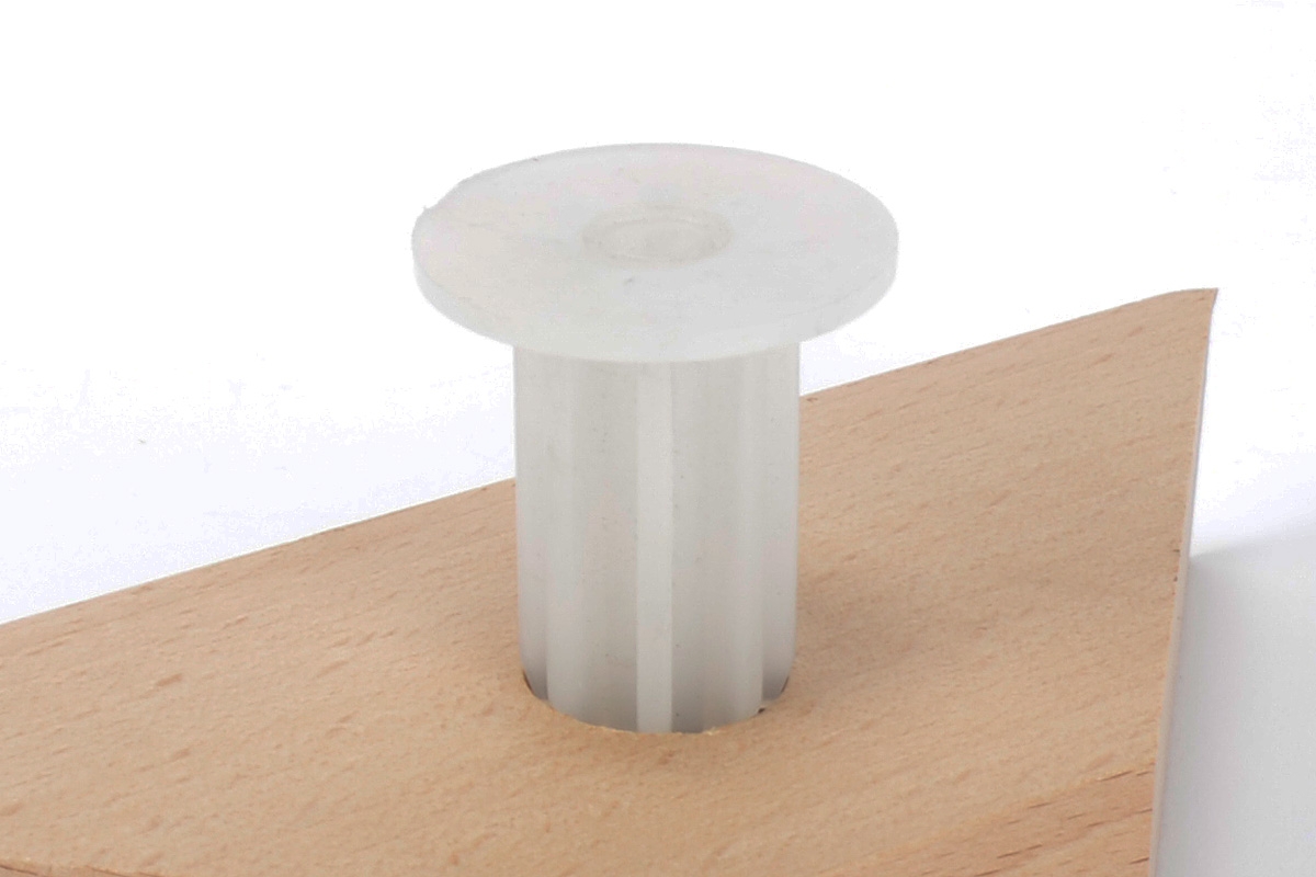 Insert plastique à ailettes long pour pieds de lit Insert plastique à ailettes long pour pieds de lit
