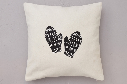 Coussin 30x30 - LES MOUFLES SYLVIE THIRIEZ Coussin 30x30 - LES MOUFLES SYLVIE THIRIEZ